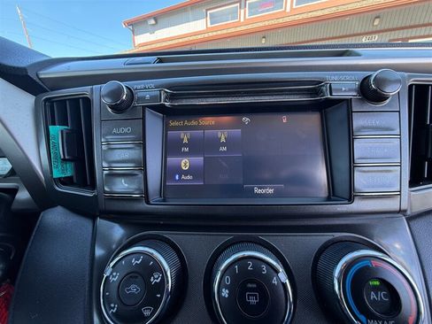 Used 2015 Toyota RAV4 LE FWD image 17