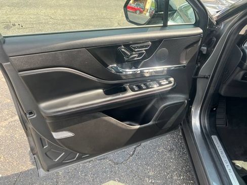 Certified 2024 Lincoln Corsair FWD image 12