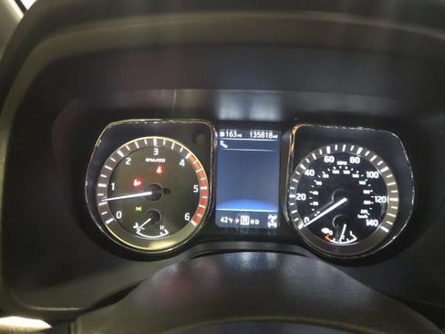 Used 2019 Nissan Titan SV w/ SV Convenience Package image 17