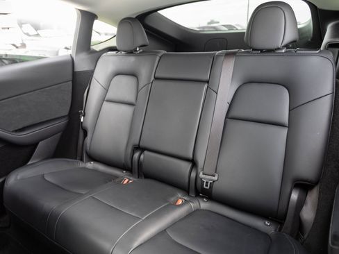 Used 2022 Tesla Model Y Long Range image 26