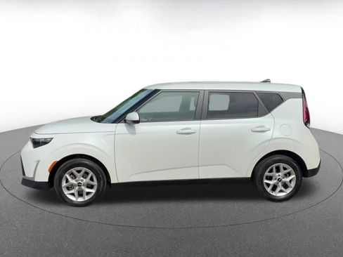 Used 2025 Kia Soul LX w/ LX Technology Package FWD image 9