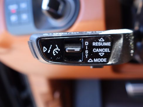 Used 2022 Porsche Cayenne AWD/4WD image 32