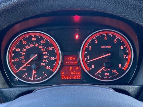 Used 2010 BMW 335i Convertible image 19