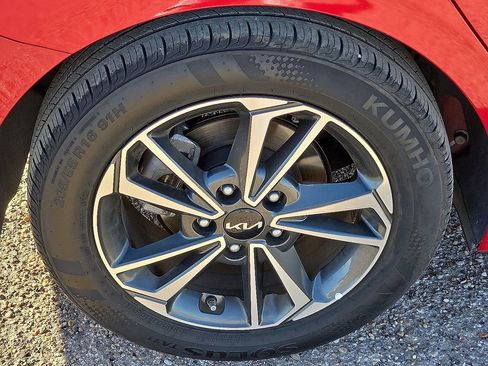 Used 2024 Kia Forte LXS image 9