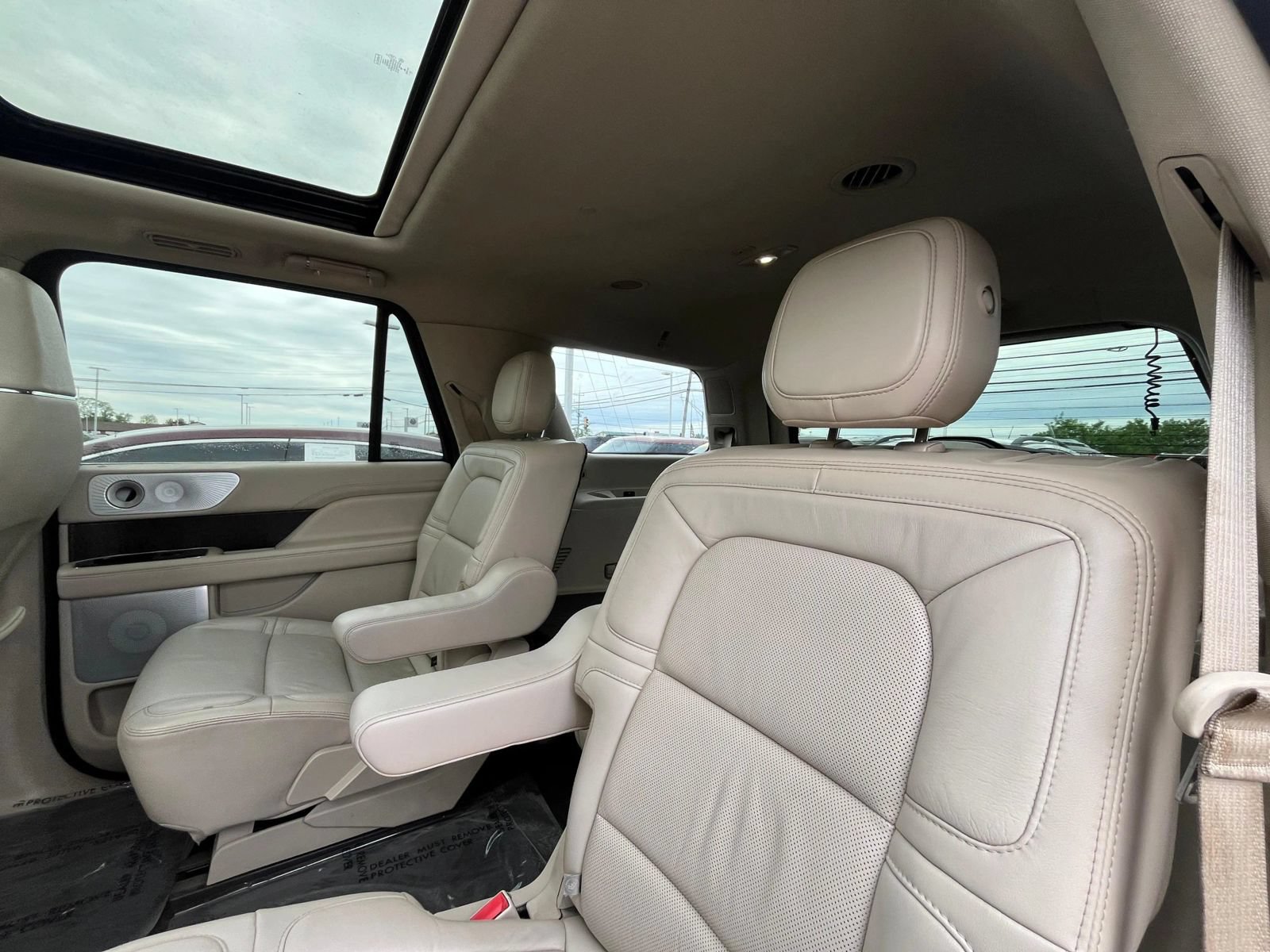 Used 2020 Lincoln Navigator Reserve w/ Luxury Package RWD image 38