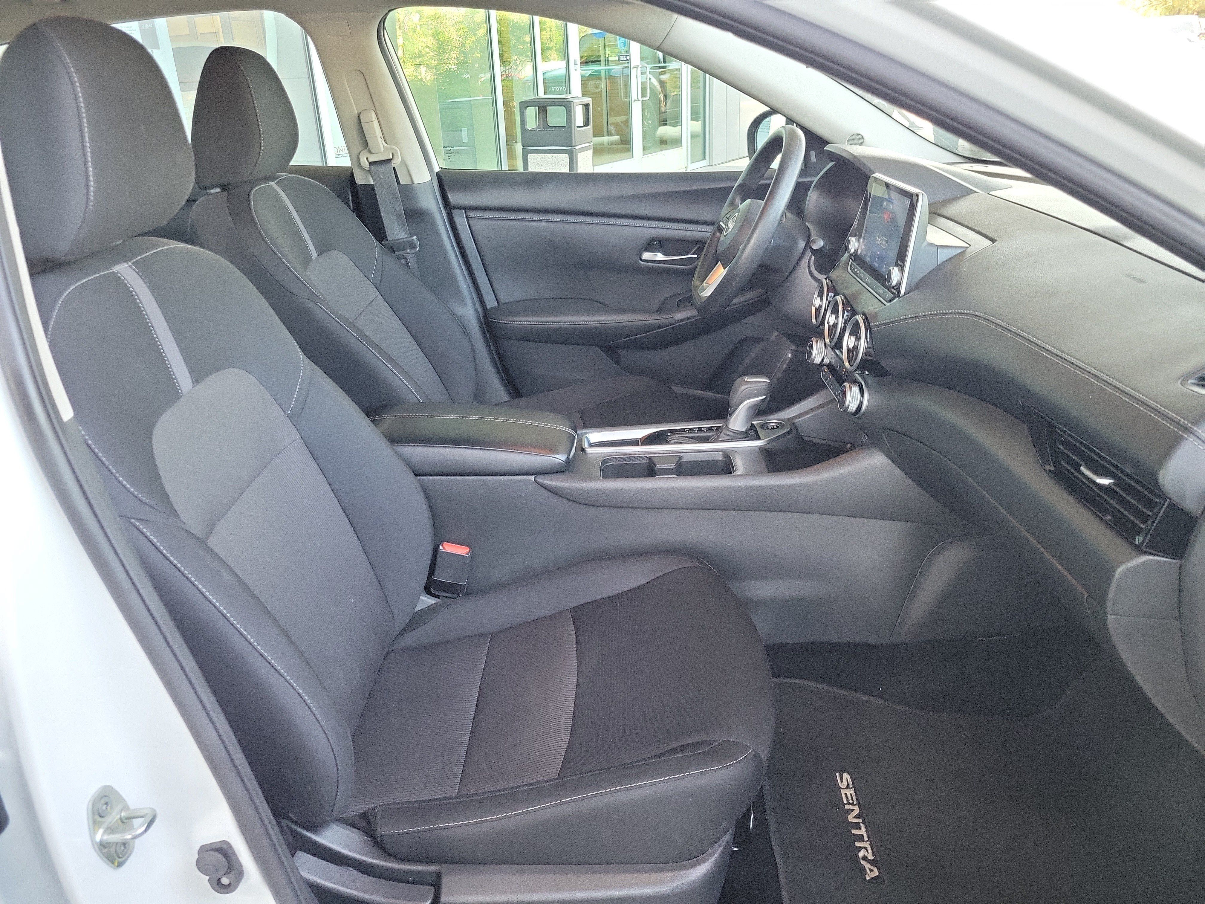 Used 2025 Nissan Sentra SV FWD image 31