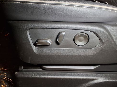 Certified 2022 Cadillac Escalade Premium Luxury image 16