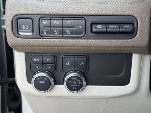 Used 2022 GMC Yukon XL Denali AWD/4WD image 20