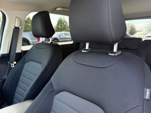 Used 2022 Ford Edge SE w/ Black Appearance Package image 16