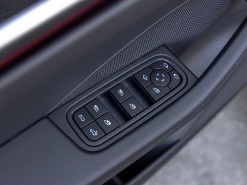 New 2026 Porsche Macan 4 Electric AWD/4WD image 22