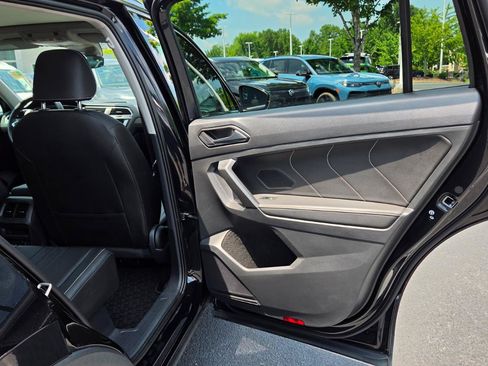 Certified 2023 Volkswagen Tiguan SE w/ Panoramic Sunroof Package FWD image 54