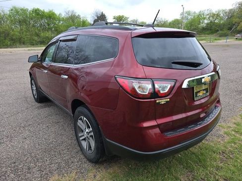 Used 2017 Chevrolet Traverse LT image 3