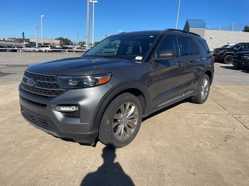 Certified 2023 Ford Explorer XLT w/ Equipment Group 202A image 3
