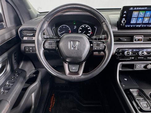 Used 2024 Honda Pilot TrailSport image 5