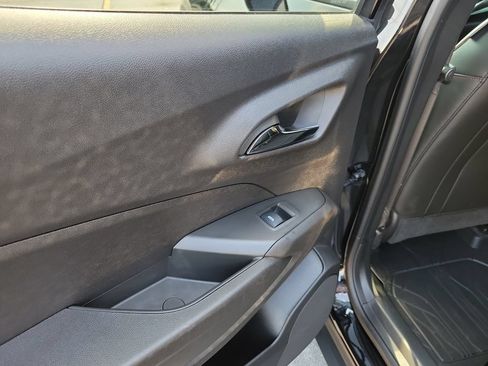 Used 2025 Chevrolet Trax RS w/ Sunroof Package FWD image 19