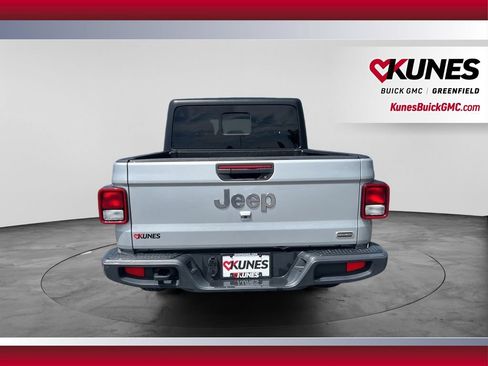 Used 2023 Jeep Gladiator Overland AWD/4WD image 6