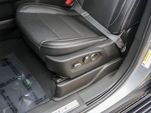 Used 2023 GMC Yukon Denali AWD/4WD image 11