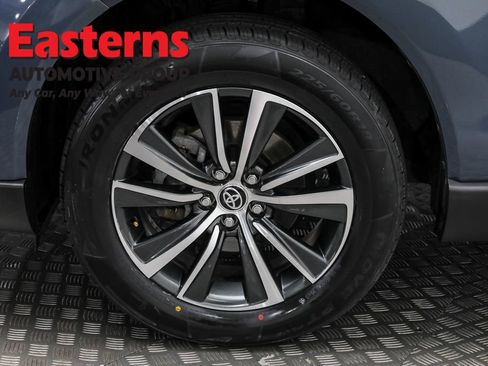 Used 2024 Toyota Venza LE image 30