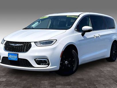 Used 2023 Chrysler Pacifica Touring-L