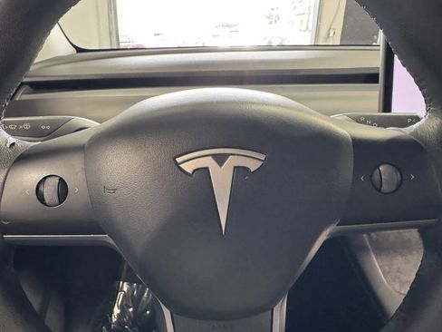 Used 2021 Tesla Model Y Long Range image 18
