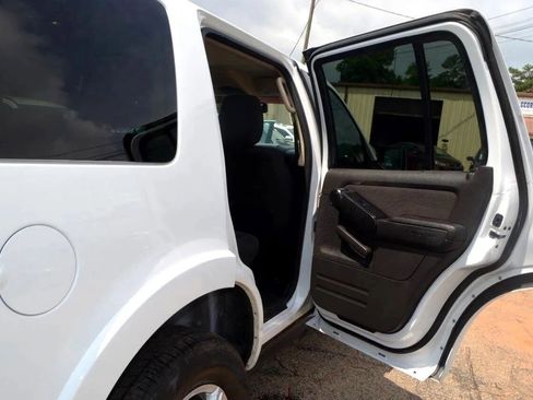 Used 2010 Ford Explorer XLT image 21