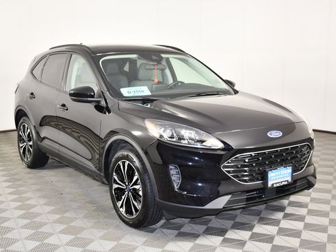 Used 2022 Ford Escape SE w/ SE Sport Appearance Package AWD/4WD image 3
