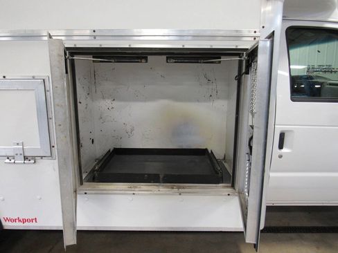 Used 2019 Ford E-450 and Econoline 450 Super Duty w/ Power Windows & Locks Group RWD image 30
