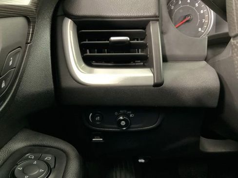 Used 2024 GMC Terrain SLE w/ Driver Convenience Package image 18