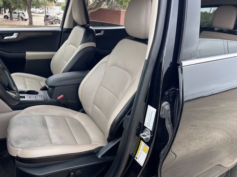 Used 2020 Ford Escape Titanium image 27