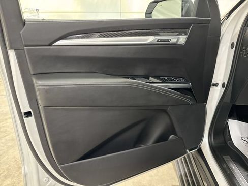 Used 2025 Cadillac Escalade V AWD/4WD image 23