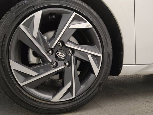 Used 2025 Hyundai Elantra SEL FWD image 31