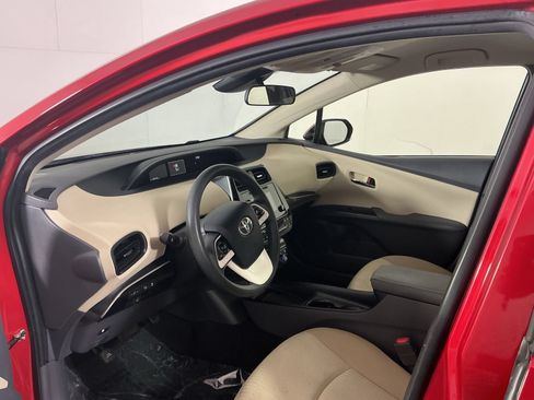 Used 2018 Toyota Prius Two w/ Prius Two Safety Plus Package FWD image 11