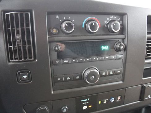 Used 2022 GMC Savana 2500 image 16