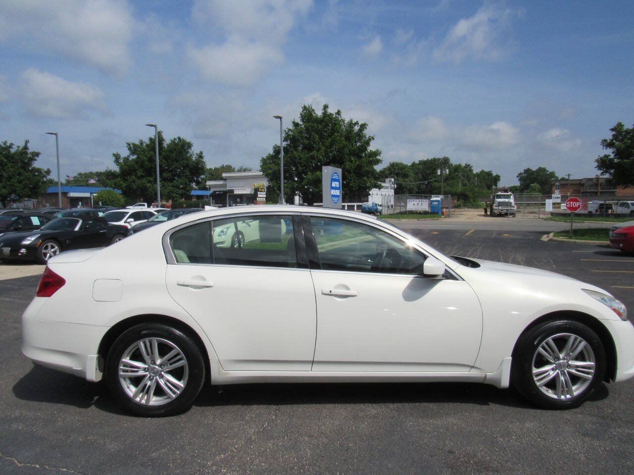 Used 2011 INFINITI G37 x Sedan w/ Premium Pkg AWD/4WD image 5