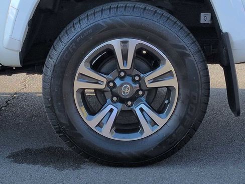 Used 2019 Toyota Tacoma TRD Sport image 14