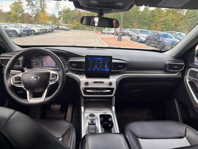 Used 2024 Ford Explorer XLT w/ Equipment Group 202A AWD/4WD image 12