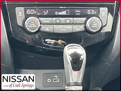 Used 2019 Nissan Rogue SV w/ Premium Package FWD image 27