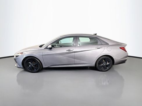Used 2023 Hyundai Elantra SEL w/ Preferred Accessory Package FWD image 6