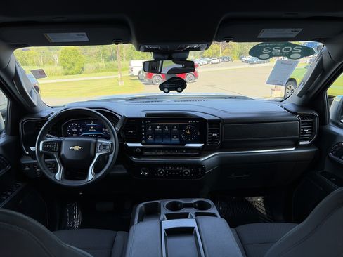 Used 2023 Chevrolet Silverado 1500 LT AWD/4WD image 15