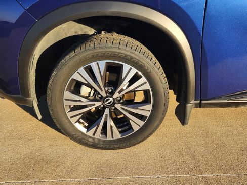 Used 2023 Nissan Rogue SV image 9