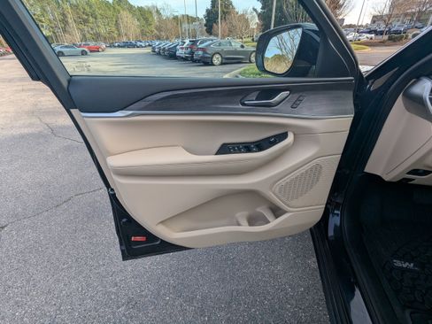 Certified 2024 Jeep Grand Cherokee L Limited image 18