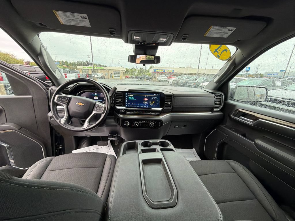 Used 2024 Chevrolet Silverado 1500 LT AWD/4WD image 25