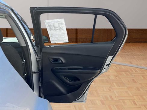 Used 2022 Chevrolet Trax LS w/ Tint and Cruise Package image 13