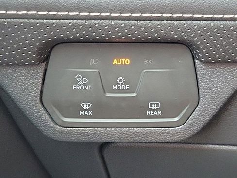 Used 2024 Volkswagen Atlas SE image 29