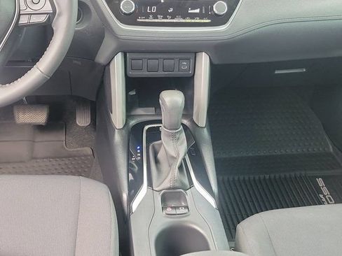 Used 2024 Toyota Corolla Cross LE FWD image 28