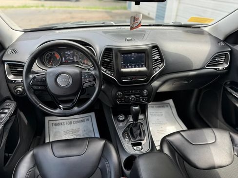 Used 2019 Jeep Cherokee Latitude Plus AWD/4WD image 12