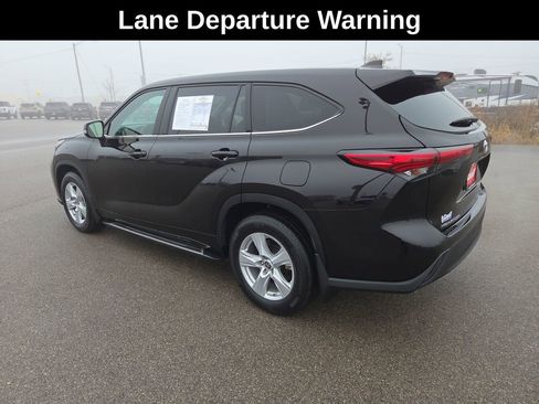 Used 2022 Toyota Highlander L image 3