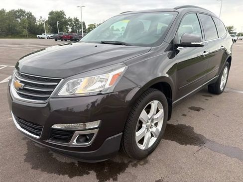 Used 2016 Chevrolet Traverse LT w/ Style and Technology Package FWD image 2