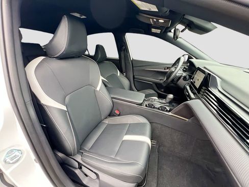 Used 2025 Toyota Camry SE FWD image 25