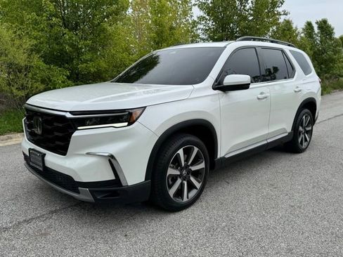 Used 2024 Honda Pilot Touring image 1